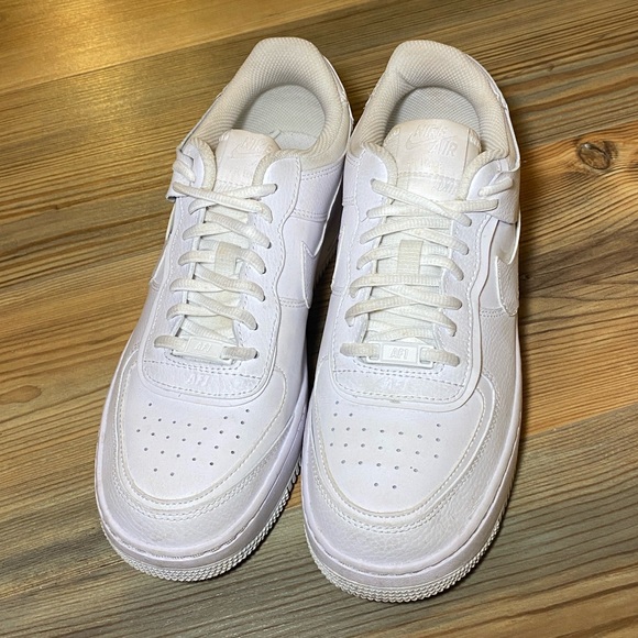 Nike Air Force 1 shadows Triple White Sneakers Size 9.5 - Picture 4 of 8
